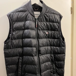 Tommy hilfiger väst - En Tommy Hilfiger väst pris kan diskuteras 