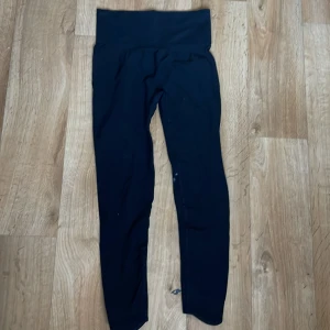 Träningsbyxor - Träningsbyxor från SHEIN köpte två olika så säljer dessa aldrig använda