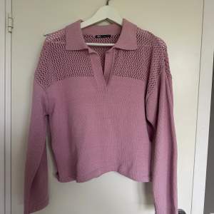 Aldrig använd, endast testad. Jättefin rosa tröja från Zara. Frakt tillkommer 🩷