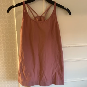 Sport linne - aldrig använt, säljer för den var inte min stil. 