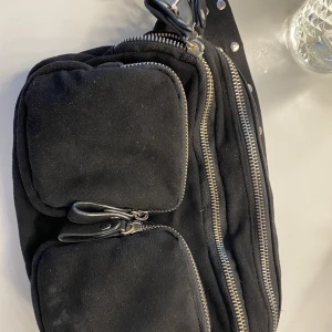 Väska - Svart väska från Ginatricot, bra skick⚡️⚡️