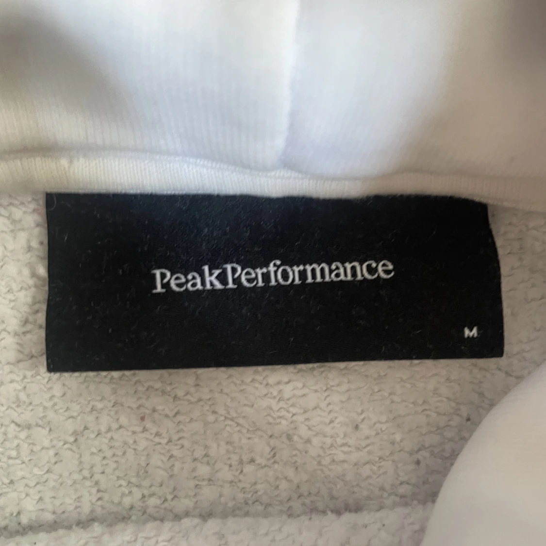 Peak performance hoodie dam vit med vit text - 90