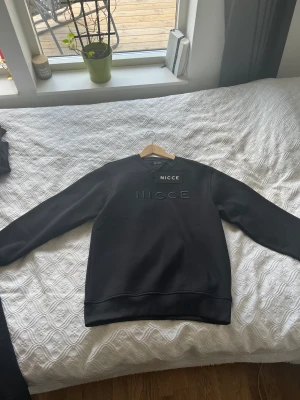 Helt ny NICCE tröja - Oanvänd NICCE tröja. Den är lite för stor för mig så har inte använt den.