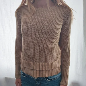 Michael Kors stickad tröja - Väldigt bra skixk. Dragkedja på båda sidorna på axlarna.