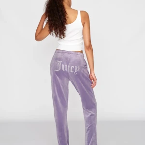 Juicy couture  - Säljer dessa för att dom inte kommer till användning. Storlek m men insydda till S 