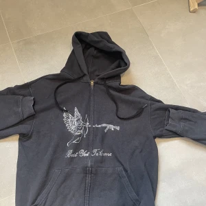 Rhinestone zip hoodie - Rhinestone zip Hoodie från Best yet to come. 8/10 i skick. Storlek S