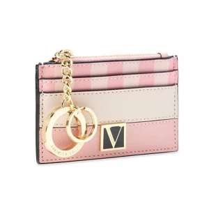 Victoria Secret Plånbok - Perfekt för dina kort! Säljer då den inte kommer till användnin. Nyskick då den är sparsamt använd.