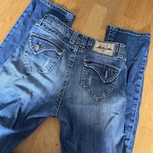 Lowwaisted jeans köpta på en vintage butik