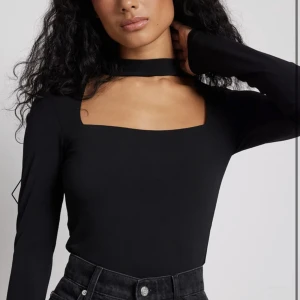 As snygg tröja  - Säljer denna ass SNYGGA tröjan från Gina tricot som inte kommer till använd.💕 Har använt tröjan 4 gånger och därför är i väldigt bra skick! 💋 