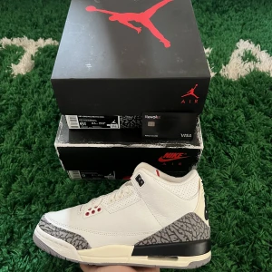 Jordan 3 Reimagined - Jordan 3 Reimagined  Storlekar: US6.5/EU 39 - 1750kr US9/EU 42.5 - SÅLD  Kvitto och referenser finns Frakt är inräknat i priserna