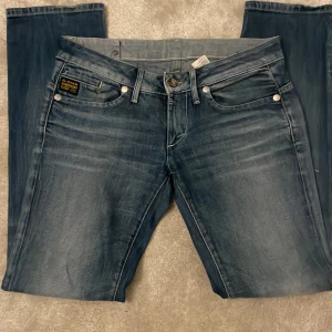 G-star jeans - Jätte bra skick, inga skador, inte använda eftersom det var förstora för mig.
