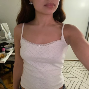 Linne - Linne från brandy Melville med hjärtan, så söt ❣️ Sparsamt använd // använd gärna köp nu!