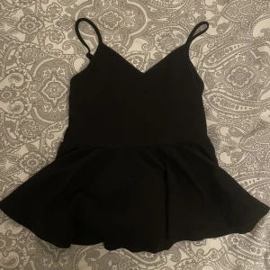 linne - ett linne med ”klänning” del nedåt. inte använd alls mycket.