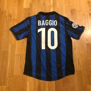 En Inter Milan tröja från 1998 med Baggio på ryggen. Skriv om du har frågor 