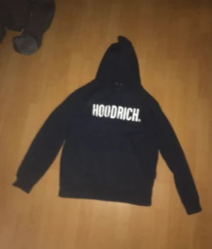 Hoodrich tracksuit  - Säljer hoodrich outfiten på grund av att jag tröttnat på den. Använd ett par gånger. Den ser knappt använd ut. 