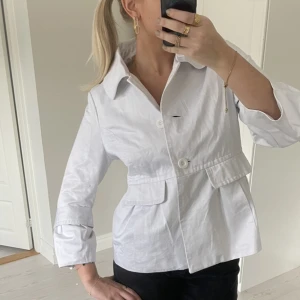 Trekvartärm kappa  - Så snygg, helt ny 💓 köpt dyrt, väldigt bra material! 