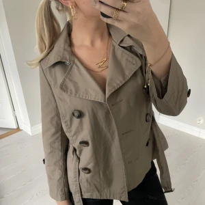 Trench coat  - Så snygg kort kappa!💓 prislapp kvar 