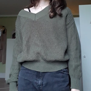 Stickad tröja - Söt stickad tröja från new yorker. Är m men liten i ärmarna för mig som är s/xs