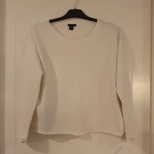 Tröja - Vit tröja. Amisu. Storlek S. 