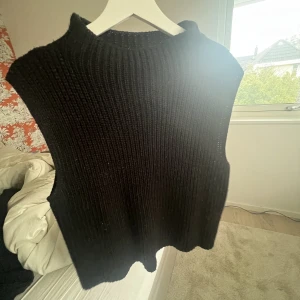 Ärmlös stickad ❤️ - Såå mysig stickad ärmlös topp❤️ 