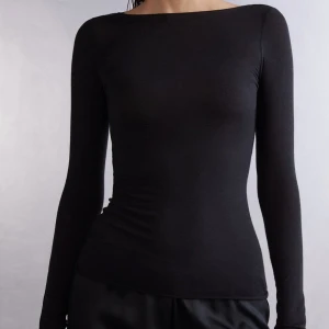 Intimissmi tröja - Kashmir tröja från intimissmi, bra skick! En liten difekt på armen. Nypris 449kr 🧸🤍