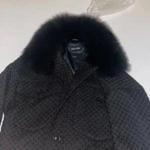 meotine jagka - intressekoll på denna jackan från meotine! bra kvalite MEN NOPPRIG! derför till bra pris köpte för 2800🥰