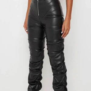 Skinnbyxor - Otroligt snygga skin byxor som är helt nya, endast prövade 🖤