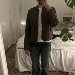 Höstjacka från Saint Tropez - Supersnygg grön höstjacka från Saint Tropez! Säljer då den inte längre kommer till användning🫶🏼