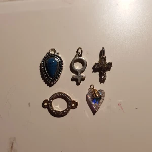 Berlocker - Berlocker 4kr styck frakten är 15kr💕Skriv gärna innan köp