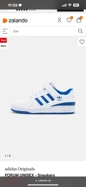ADIDAS FORUM LOW!! - storlek 37 & 1/3. Är hur sköna som helst! Säljer pga dom har blivit för små :/  Använda i gott skick och är as snygga!🫶🏽 Köpta för 978!! Men säljer billigare