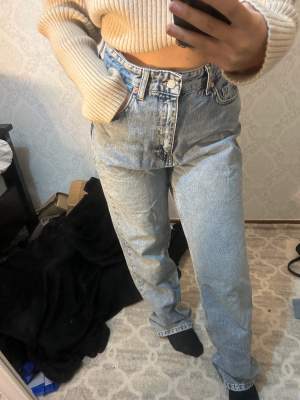 Jeans endast testade köpta o fel storlek. 