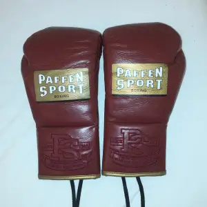 Paffensport boxnings handskar helt sprillans nya 10oz luktar inget används på proffs nivå nypris 1999 Möts i Stockholm 