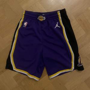Jordan NBA shorts, Lakers statement edition 2020 Använda endast en gång Manlig modell, standard fit 