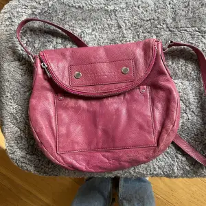 Vintage Marc Jacobs väska i färgen lila!!💕