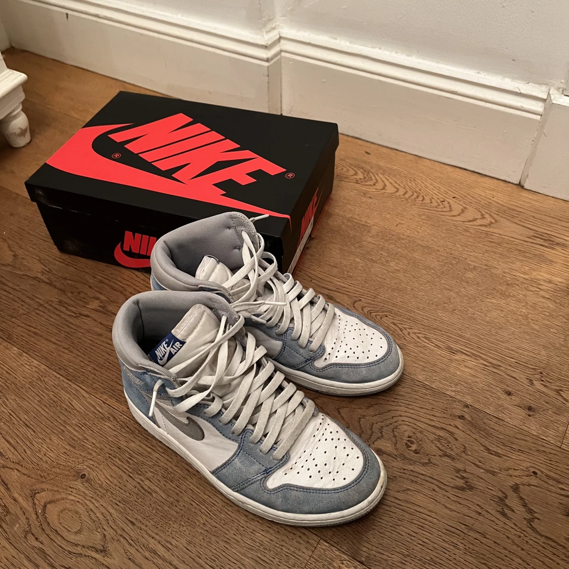 Jordan 1 hyper royal - 90