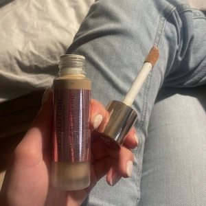 revolution foundation  - helt ny köpte idag och det va bara inte rätt färg. Jag kan sicka kvitto om ni vill se när jag köpte den. 