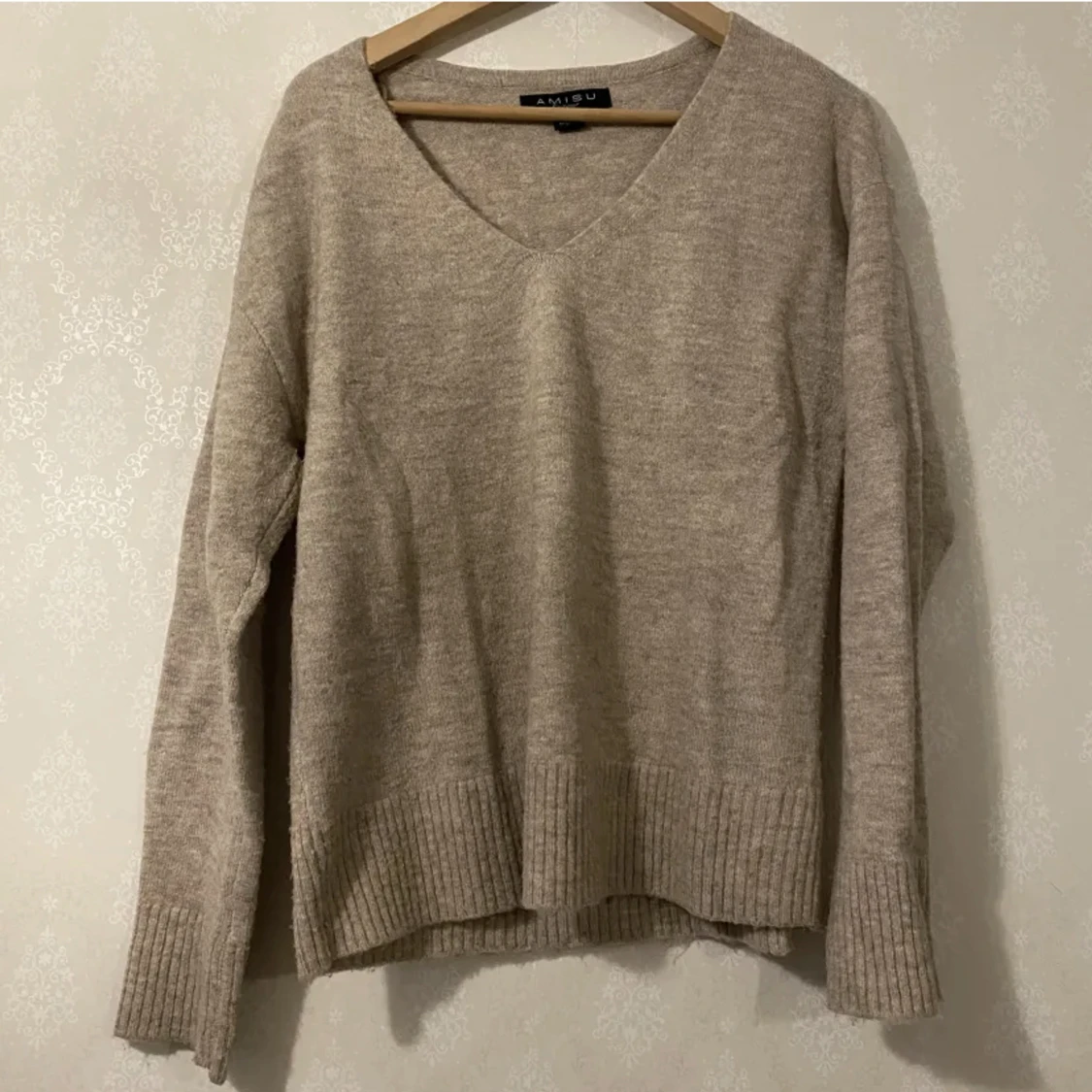 Beige stickad tröja