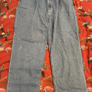 Loose Jeans - Loose jeans från HM. Nypris ca 200kr. Storlek 40