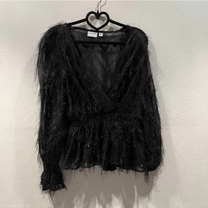 Blus med skimmer - Blus med vringning och skimmer