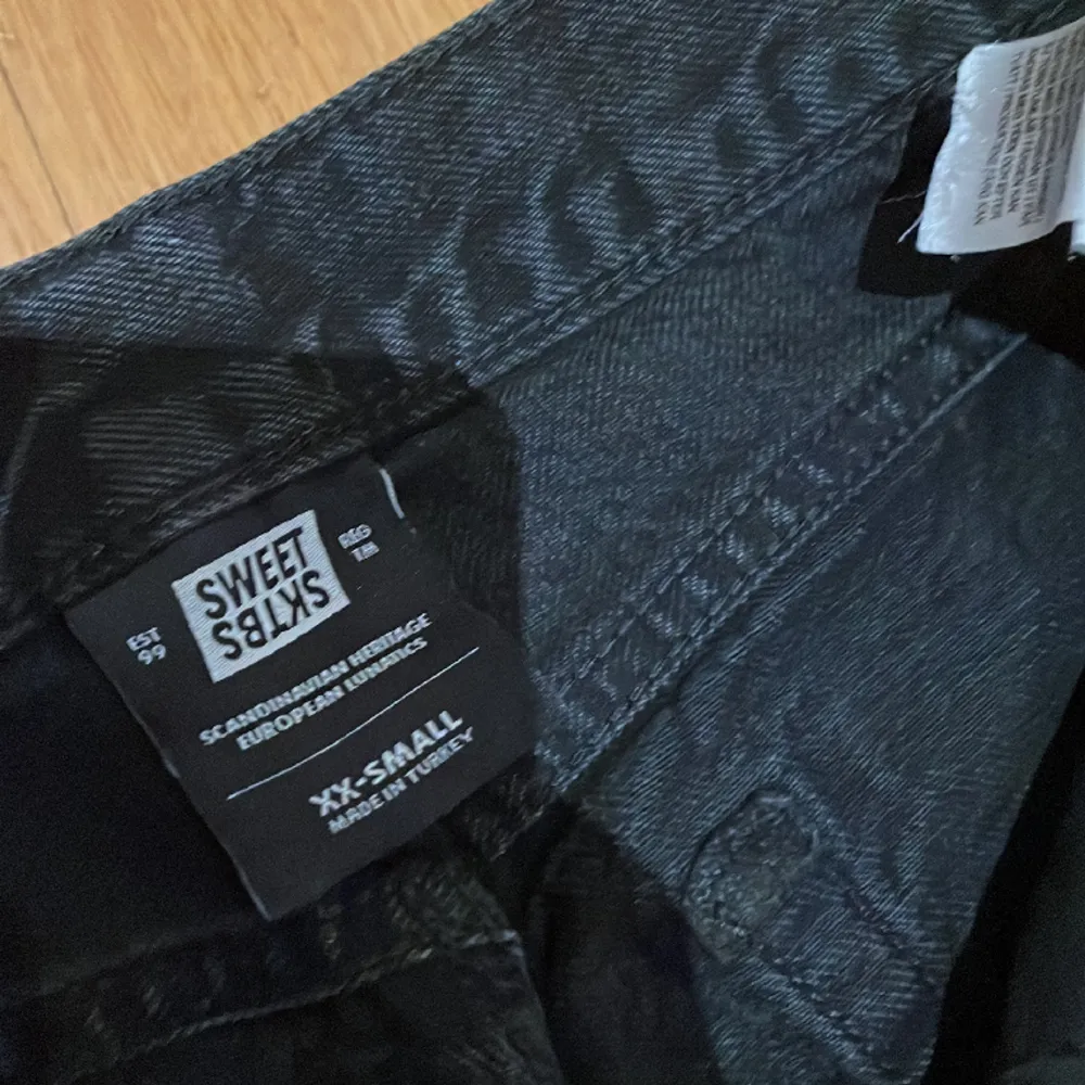 Svarta jeans från junkyard väldigt stora i storleken . Jeans & Byxor.