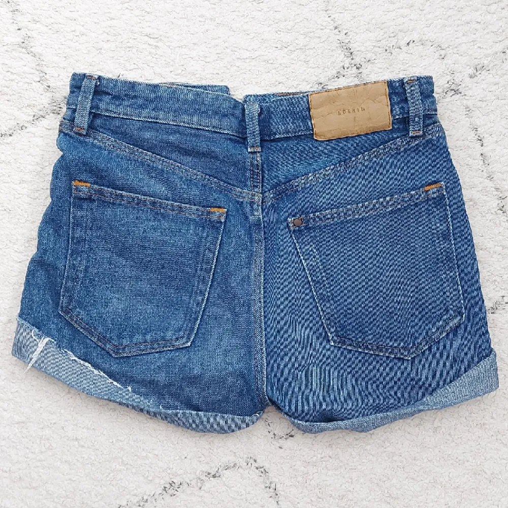 Fina jeansshorts med knappar💖. Shorts.