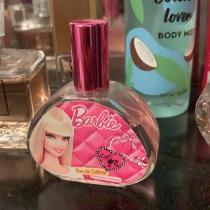 Barbie parfym 30 ml - En otrolig vacker och söt doft, 30 ml. Kvarstår drygt 80% kvar🌸