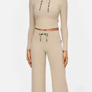 Stronger set cush - Sprillans nytt set från Stronger tröja + byxa.  Hann tyvärr inte skicka tillbaka det så ger någon annan chansen .  Finns just nu för 1500 på Strongers sida. Jag tänker mig 700;- för hela setet.  Hela setet är i Stl M  