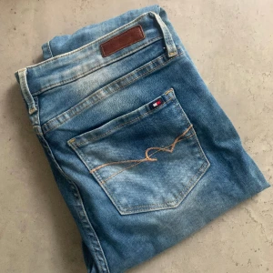 Mid-jeans  - Skinny jeans med mid waist. Super stretchiga och sköna