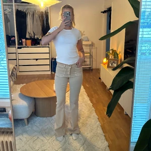 Lågmidjade jeans  - Säljer mina oanvända byxor från mango storlek 38