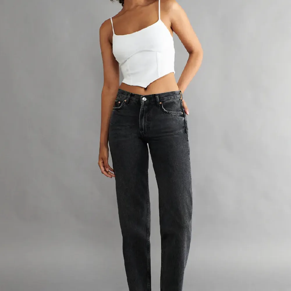 Hej! Jag säljer mina favorit byxor från Gina för att dom tyvärr är för stora, Inga skador eller så på Jeansen.. Jeans & Byxor.