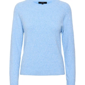 Vero Moda stickad - Säljer denna jättefina populära stickade tröja från Vero Moda💕Inte så jätteanvänd därav priset