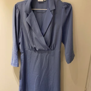 Vardagsklänning - Stilren vardagsklänning. Sparsamt använd. 