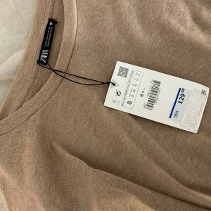 tröja zara - helt oanvänd tröja ifrån zara med prislapp kvar. storlek S