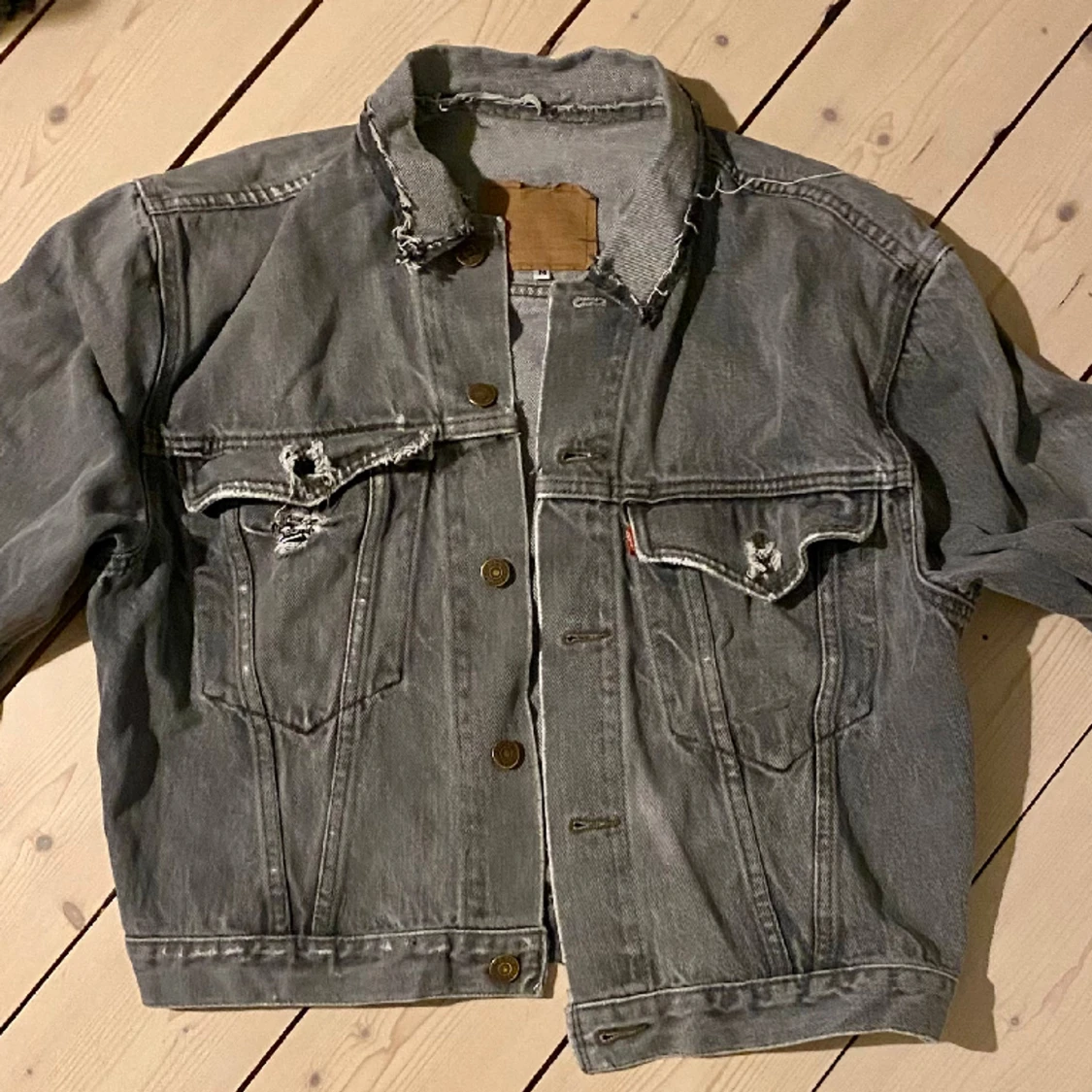 Grå jeansjacka (levis)  - 90